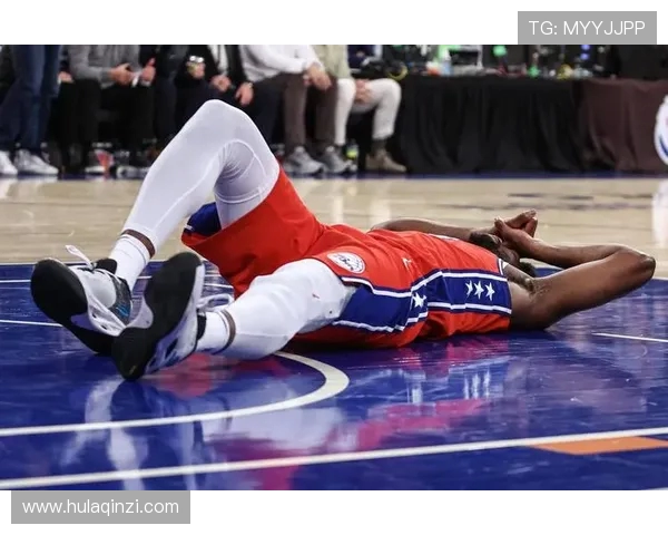 乔尔恩比德如何在NBA赛场上实现自我突破与团队协作的完美结合