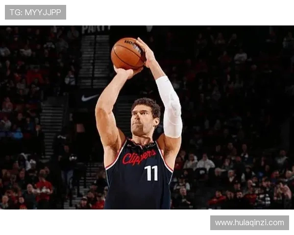 布鲁克洛佩斯的篮球之路与辉煌成就探讨 布鲁克洛佩斯的篮球之路与辉煌成就探讨