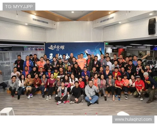 南京城市马拉松中街舞队灵活性展现引发观众热议与赞赏 南京城市马拉松中街舞队灵活性展现引发观众热议与赞赏